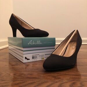 NIB Abella Galaxy Black Pumps Size 8M